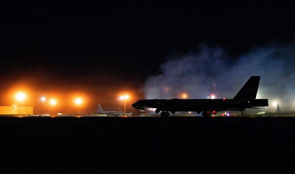 Trump ukazal napad na "kronski dragulj", v boj na tisoče marincev