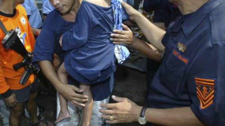 V nesreči trajekta so življenje izgubile tri osebe.