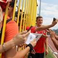 trening Bayern priprave Trentino Schweinsteiger navijač avtogram mobitel fotogra