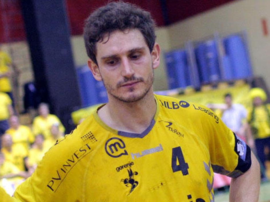 Slovo je vedno boleče, tudi če se športnik poslovi z zmago na domačem parketu.