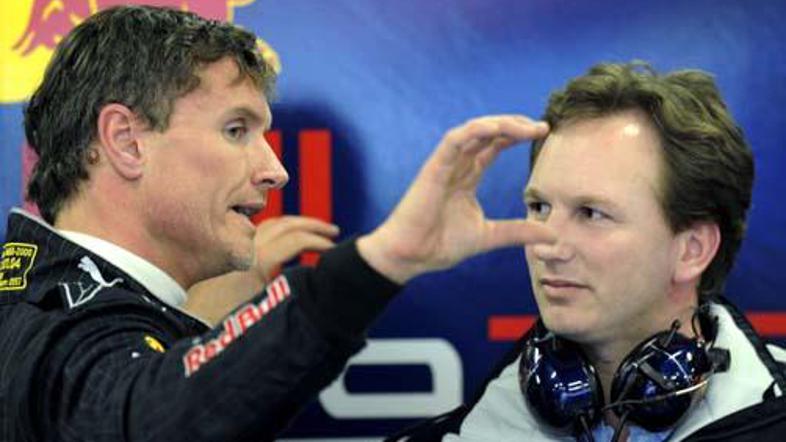 Izmenjava mnenj med Davidom COulthardom in vodjo ekipe Red Bulla Christianom Hor