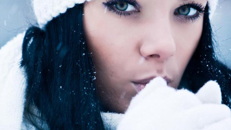 Pogrejte se s čajem ali vročo čokolado. (Foto: Shutterstock)