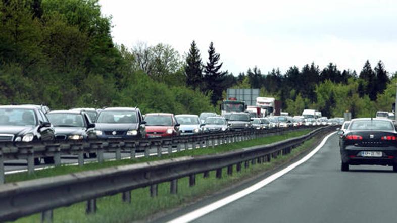 Najhuje naj bi bilo jutri med 10. in 18. uro.