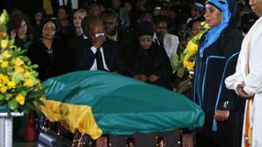 Nelson Mandela, pogreb, krsta