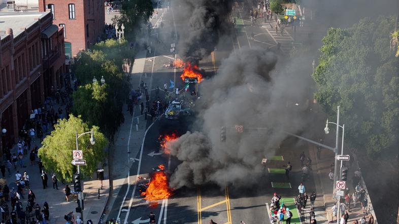 nemiri v Los Angelesu