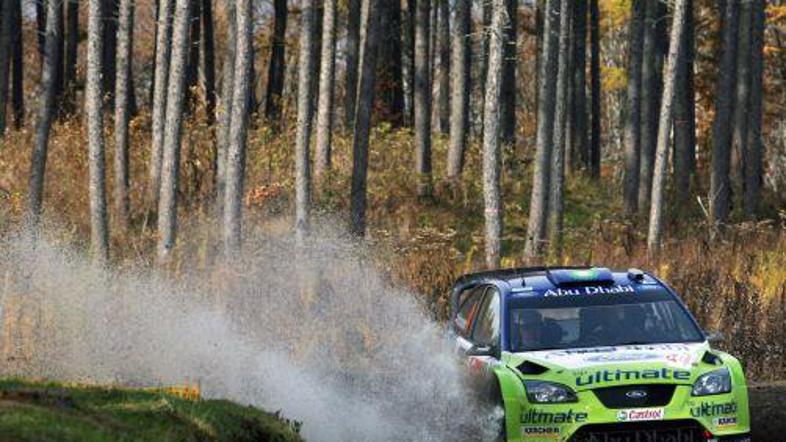 Mikko Hirvonen je izkoristil odstopa Marcusa Gronholma in Sebastiena Loeba.