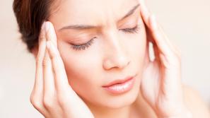 Ženska, glavobol, voda, slabo počutje