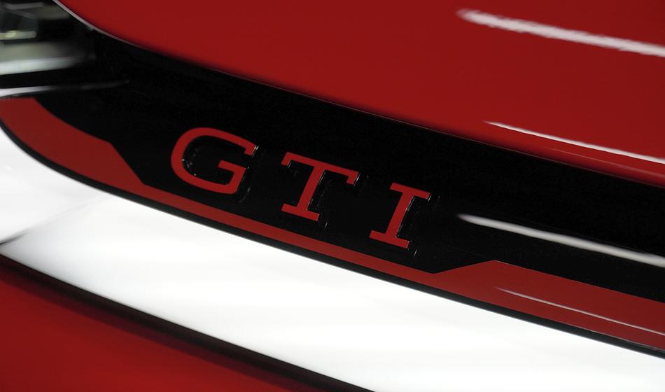 326 električnih 'konjičev' in zadnji pogon: golf GTI za električno dobo