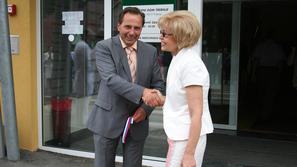 Lekarno sta uradno namenu predala Zofija Vitkovič in župan Alojzij Kastelic. (Fo