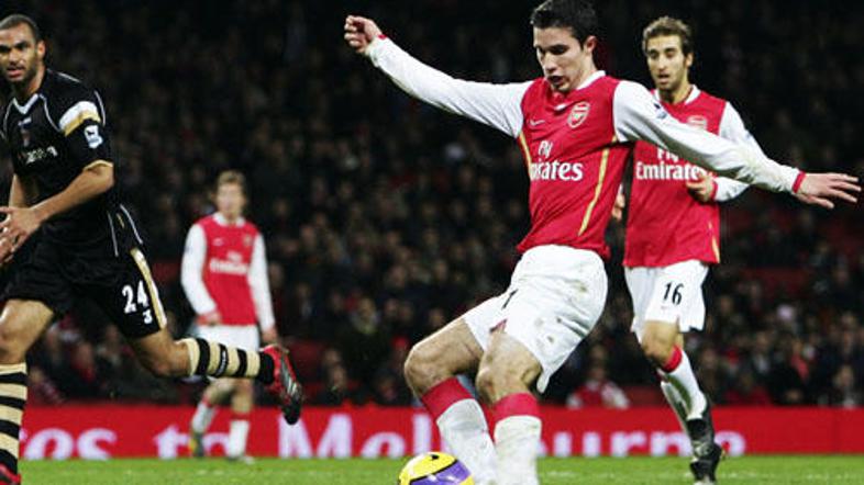 Nizozemski mladenič Robin van Persie bo moral na vrnitev še nekoliko počakati.