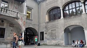 Kompleks Križank je v postopku denacionali-zacije, a vrnitev premoženja upraviče