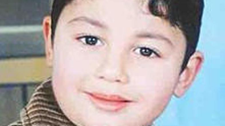 11-letni Islam Amr Badr je zaradi udarcev izgubil zavest in kasneje v bolnici um