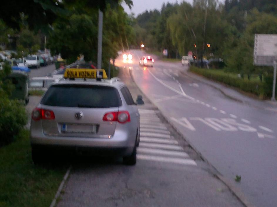 Nepravilno parkiranje.