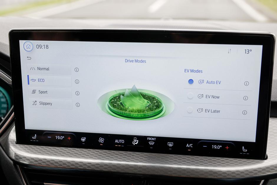 Ford Kuga PHEV | Avtor: Saša Despot