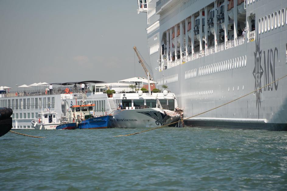 Nesreča ladje v Benetkah