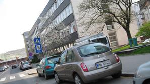 V ulicah, kjer se za zdaj še lahko parkira brezplačno, bo kmalu treba kupiti par