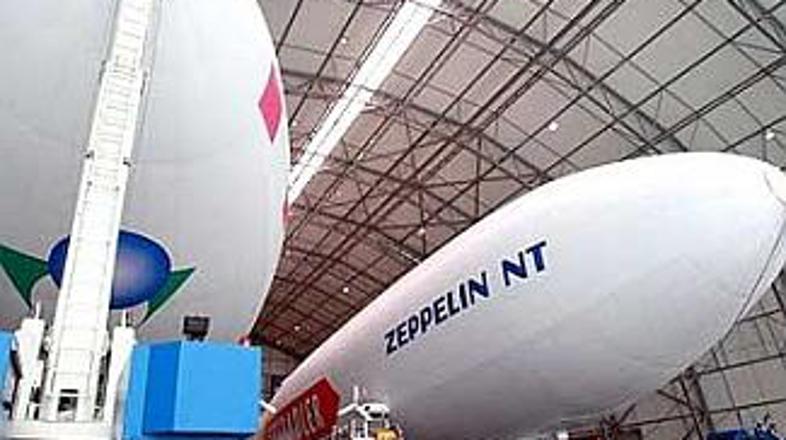 V cepelinu z (neizvirnim) imenom Zeppelin NT07 je prostora za dvanajst potnikov 