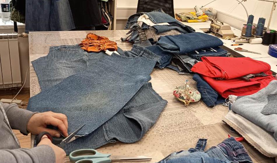 "Velik del tekstila je tako nekakovosten, da ni primeren niti za predelavo"