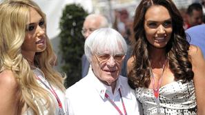 Bernie Ecclestone, ki sta ga takole minuli vikend v Monte Carlu spremljali hčerk