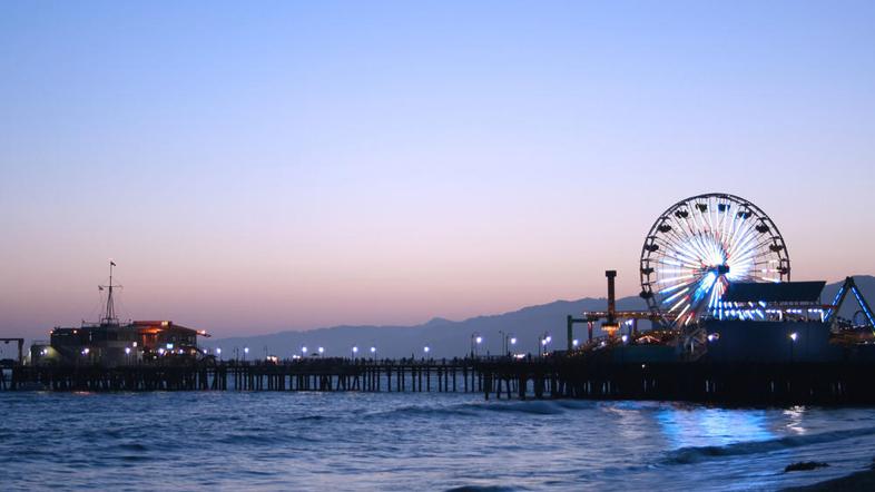 Los Angeles niso le kalifornijsko sonce, peščene plaže, drage nakupovalne ulice 