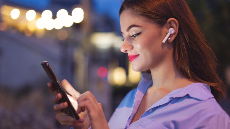 Telefon, ženska, slušalke, šminka