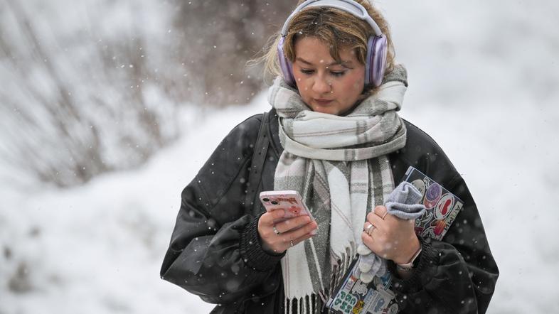 telefon, ženska, zima