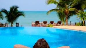 Med počitkom na plaži ga je nič hudega slutečega v penis ugriznil pajek vrste ka