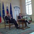 Pahor in Žbogar ob predstavitvi argumentov za arbitražni sporazum. (Foto: K. K.)