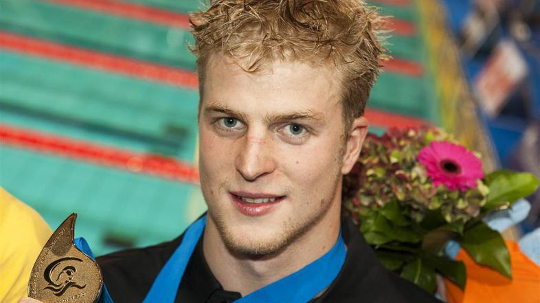 Takole je Steffen Deibler poziral z medaljo. (Foto: Reuters)