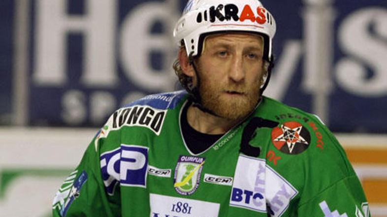 Kapetan Olimpije Tomaž Vnuk opozarja na pazljivo igro v obrambi.