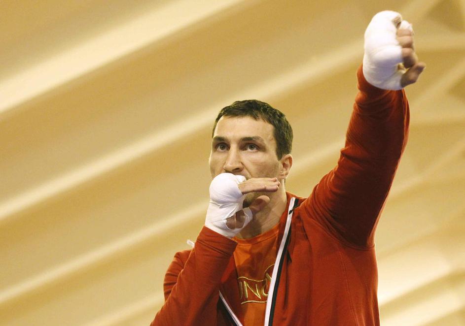 Vladimir Kličko se je poškodoval. (Foto: Reuters)