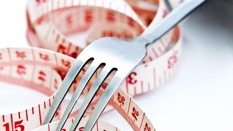 Motnje hranjenja so kronične, zato je tudi zdravljenje dolgotrajno. (Foto: Shutt