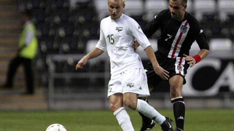 Jalen Pokorn v reprezentančnem dresu na tekmi z Walesom.