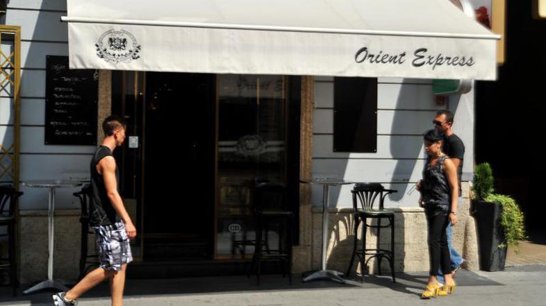 Lokal, v katerem je natakarica detergent zamenjala za vodo. (Foto: Pixsell)