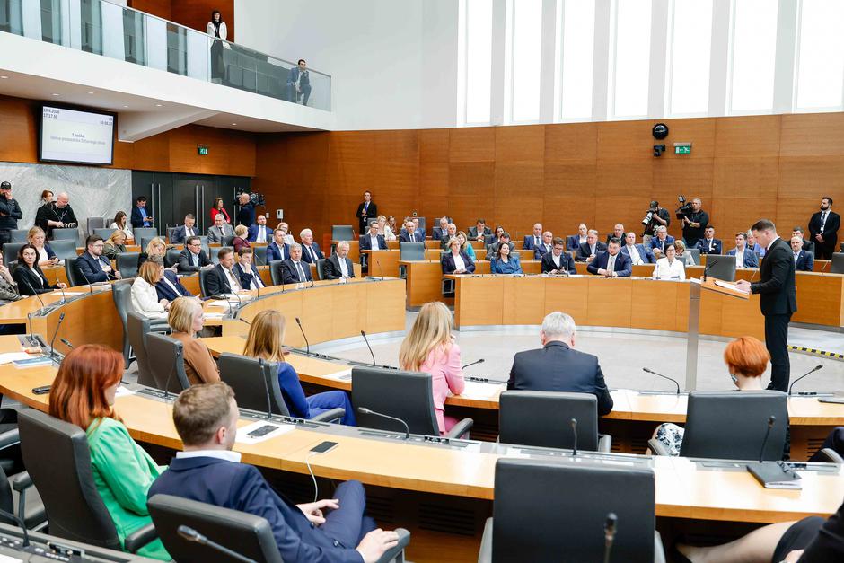 poslanci | Avtor: Saša Despot