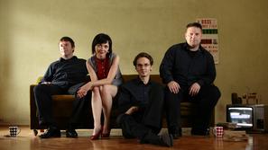 "Sicer me hecajo, da sem njihova šefica, kar pa ni vedno najlažje," pevka koment