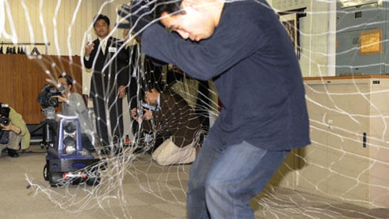 Vsiljivcem je odzvonilo...