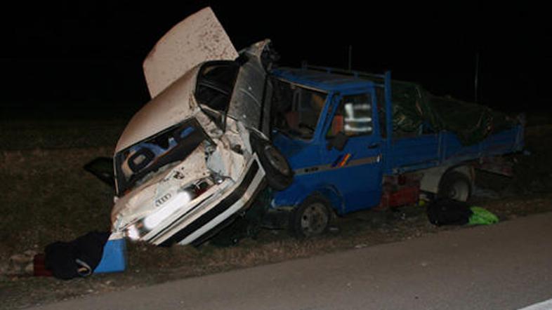 V nesreči je umrl en človek, eden pa se je telesno poškodoval.