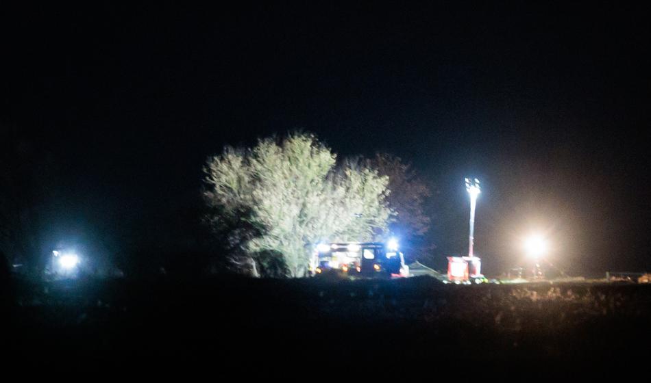 Zaradi poškodbe na naftovodu nafta brizgala 20 metrov visoko