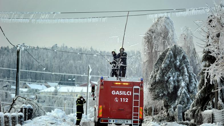slovenija 03.02.14, zled, led, sneg, naravna katastrofa, skoda, elektrika, cisce