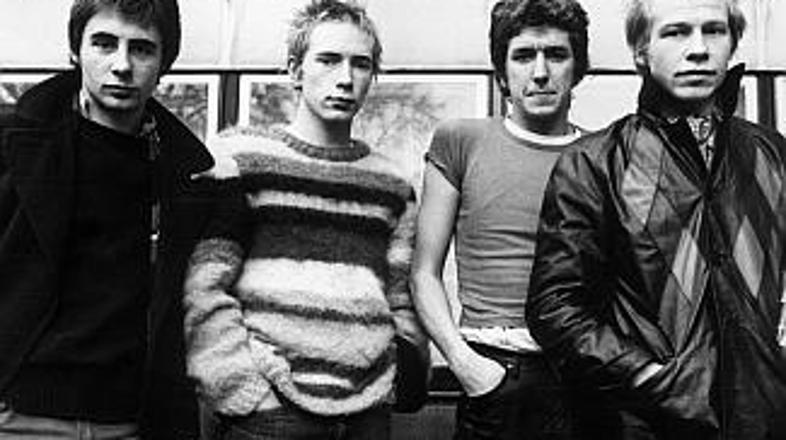 Tudi frontman Pistolsov Johnny Rotten verjame, da so bili leta 1977 žrtev zarote