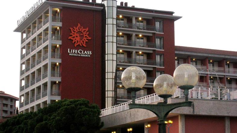 Lani je bilo zanje prav peklensko; dolgovi iz obnove Palacea močno bremenijo, 85