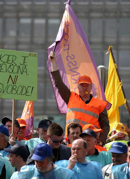 Vsak dan nas pokliče od 50 do sto ljudi, ki jih zanima, kje lahko preverijo, ali