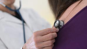 Zdravnik, pregled v ambulanti