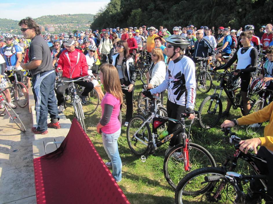 Jure Robič, spominska slovesnost, plaketa, klop, klopca