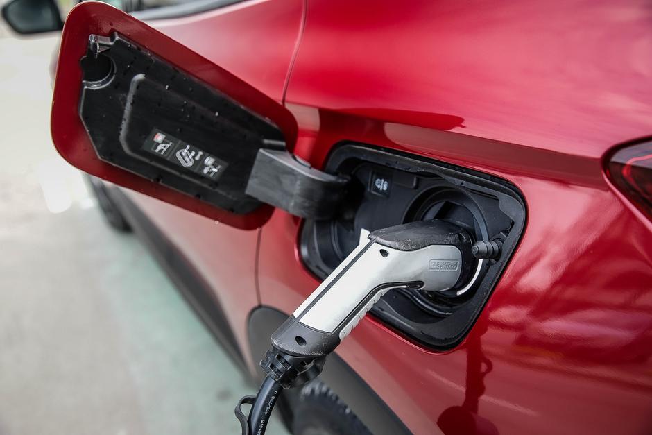 Opel Grandland X Hybrid4 | Avtor: Saša Despot