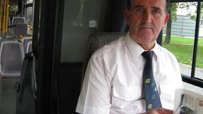 Branko Juranovič, voznik mestnega avtobusa, z doslej obvezno kravato