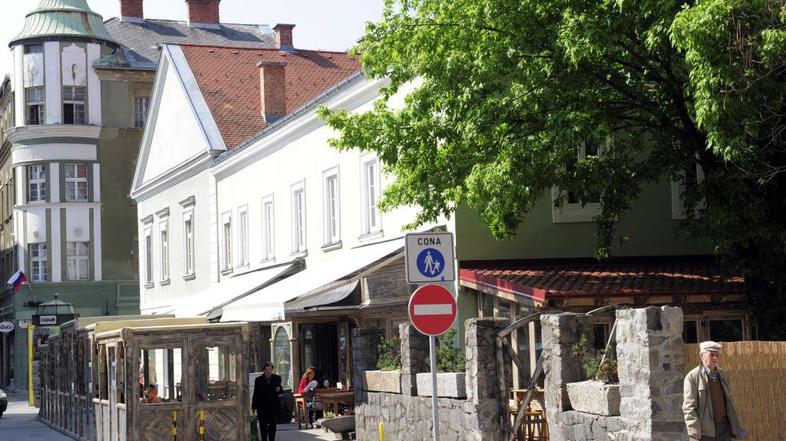 Ta "lokaL" je nekaterim všeč, drugi se nad njim zgražajo. A kot pravi Podkoritni