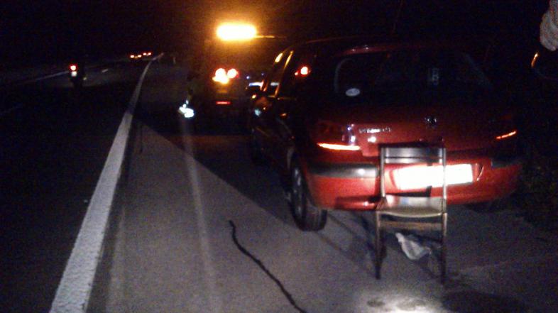 Stol na odstavni niši