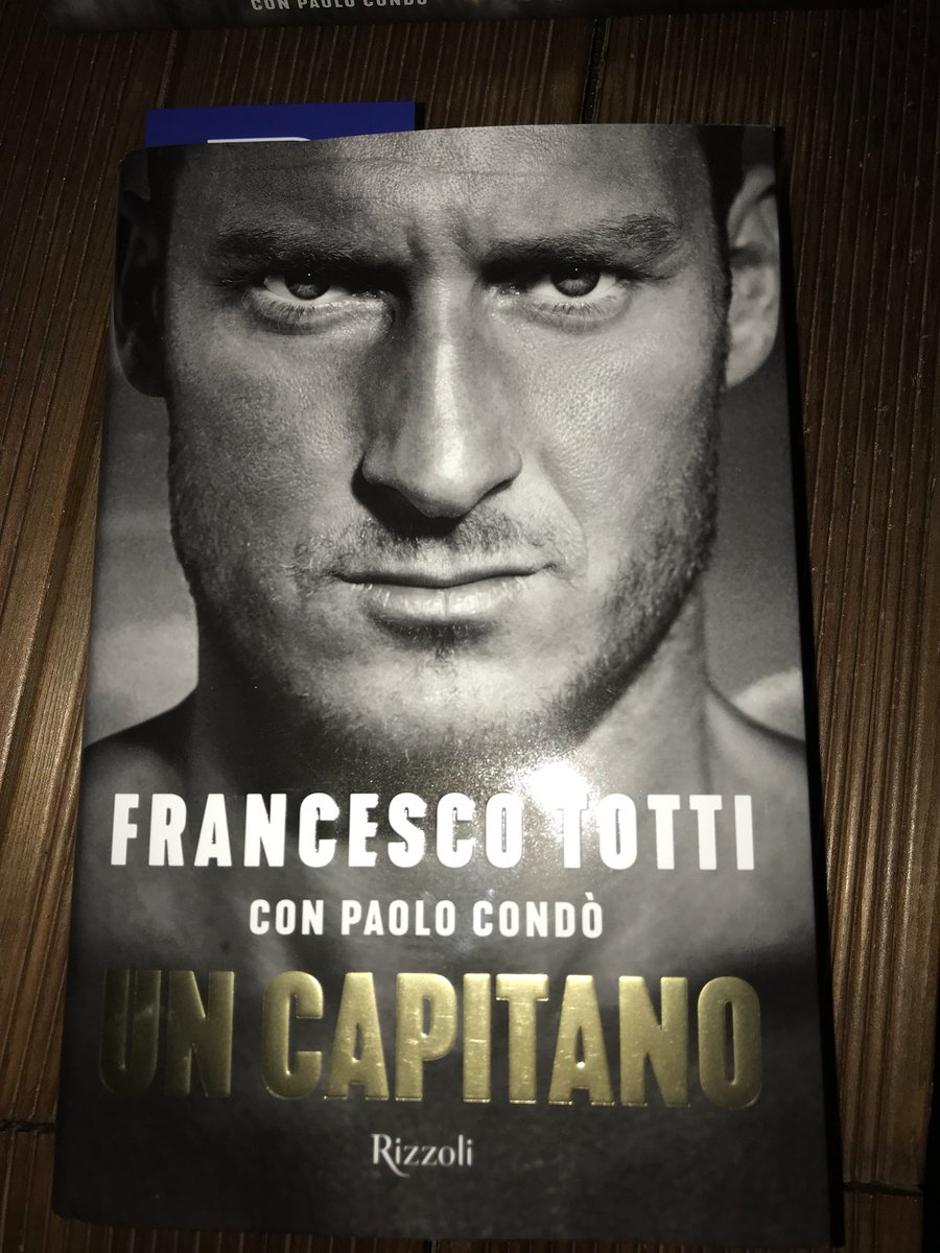 Totti knjiga | Avtor: Twitter